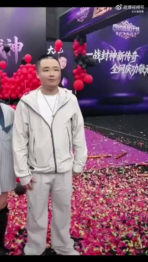 太原老葛让大地直接把保时捷跑车送给杜凤