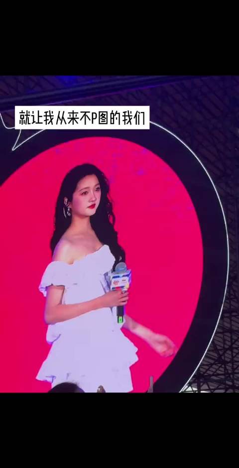 关晓彤任燕京啤酒全球代言人，粉丝送机互动暖心