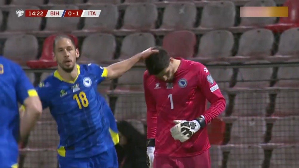 波黑门将送大礼