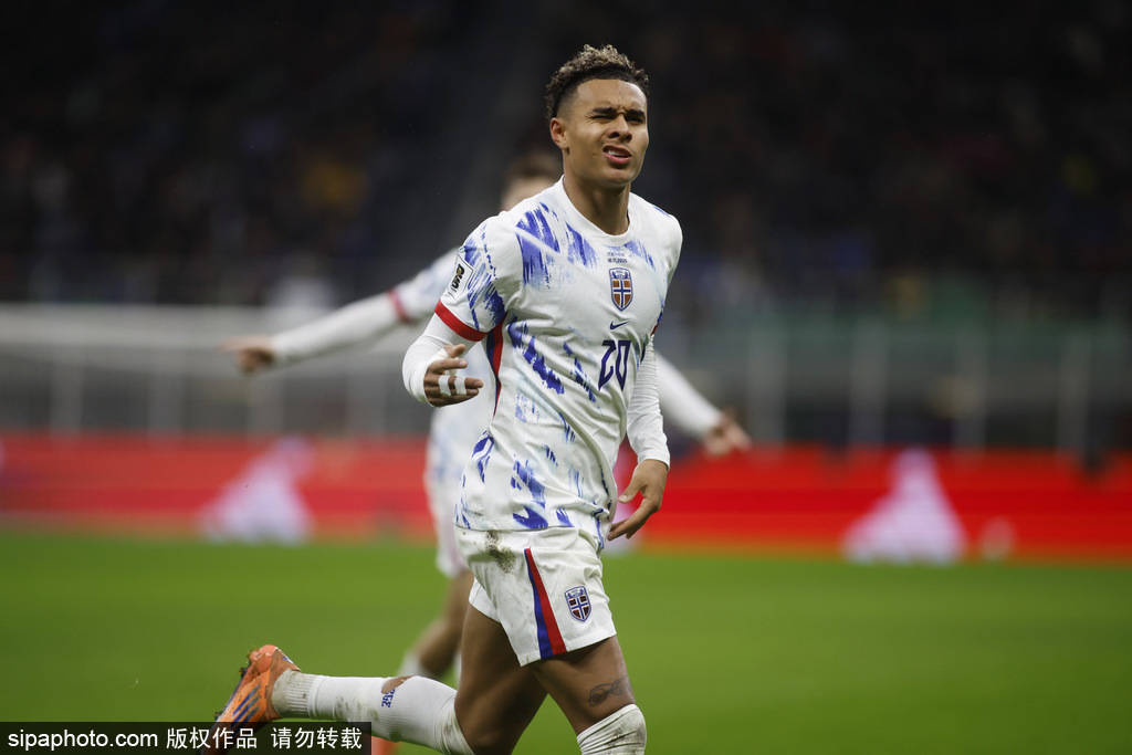 世预赛-哈兰德2分钟2球 挪威4-1双杀意大利时隔28年进世界杯_埃斯波西托_皮球_比分