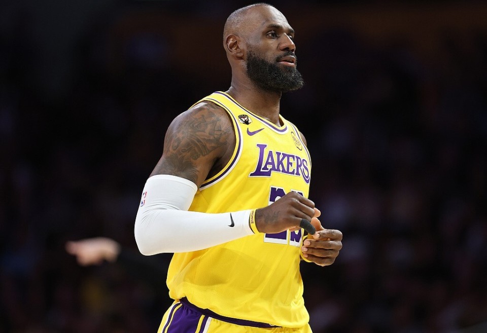 ESPN：联盟多位消息人士建议詹姆斯前往掘金，与约基奇联手