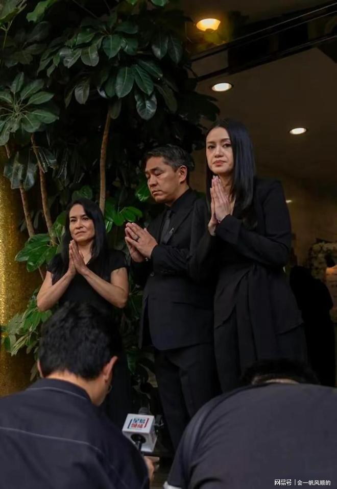 何超琼参加何柱国葬礼，她打扮的很漂亮，郭晶晶随霍震霆来吊唁