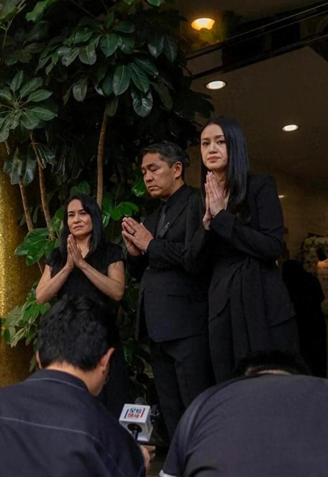 何超琼参加何柱国葬礼，她打扮得很漂亮，郭晶晶随霍震霆来吊唁