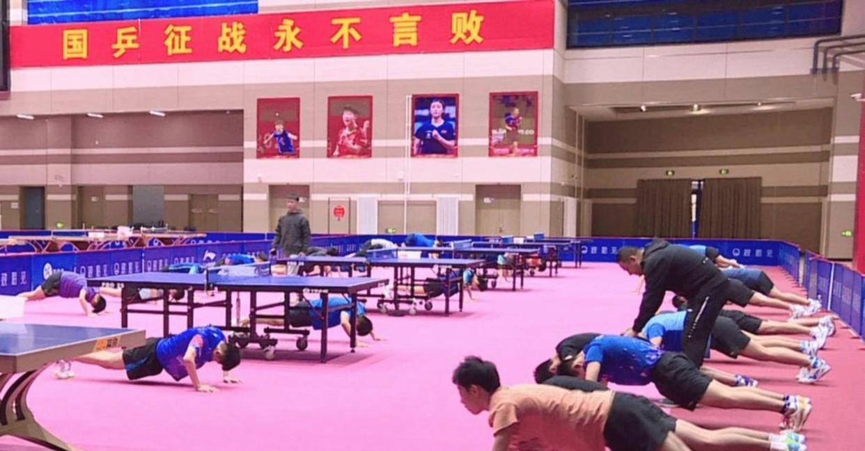 这跟身体素质有绝对关系,孙颖莎打法主动进攻为主,王曼昱则依靠反手防守反击展现不同风格
