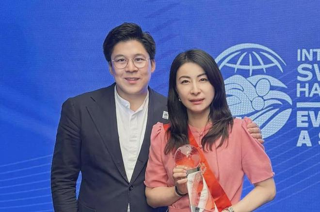 霍啟剛自爆追郭晶晶費盡心思，曾厚住臉皮兩度索合照被老婆嫌煩