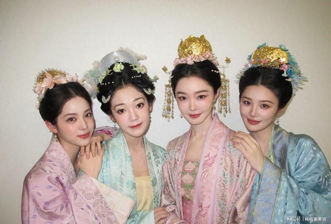 央视元宵晚会《好彩头》，宋轶欧阳娜娜同框比美，被簪戴美到了