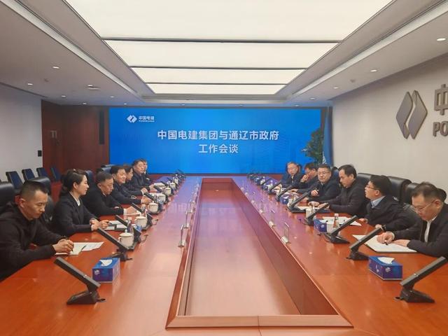 ▲奇·达楞太与中国电建党委副书记、总经理王小军座谈交流