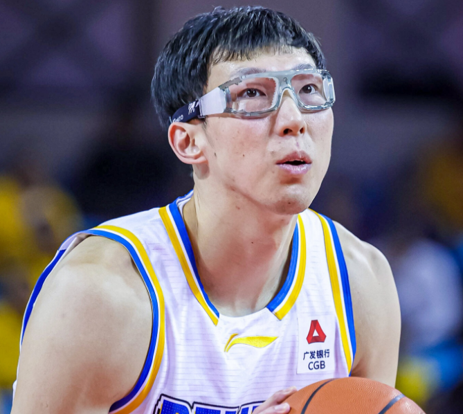 赵睿临时伤退！北京三分16中3惨负浙江 周琦13+10麦基11+7
