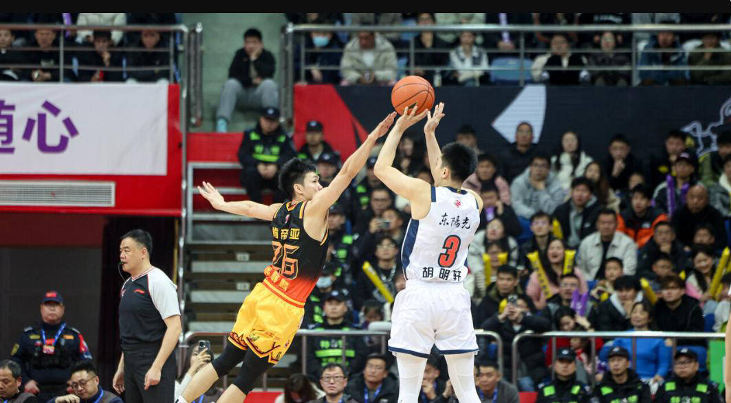 杜锋执教广东队的三大致命问题:输给江苏、误用张皓嘉与排挤徐昕