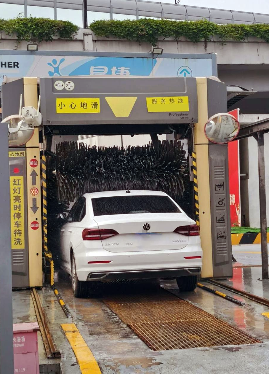 在洗车涨价之后:加油站免费洗车大排长龙,但有三类车不建议去洗