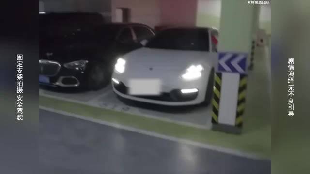 一个善良的女孩救助饥寒交迫男孩的故事，令人暖心， 拯救开保时捷的男孩