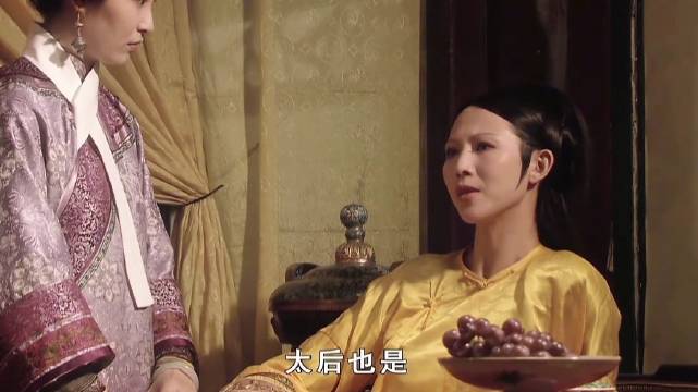 甄嬛传名场面：雨夜探额发现弘晖尸冷