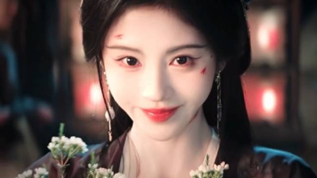 鞠婧祎田嘉瑞月鳞绮纪携新作露芜衣寄灵亮相