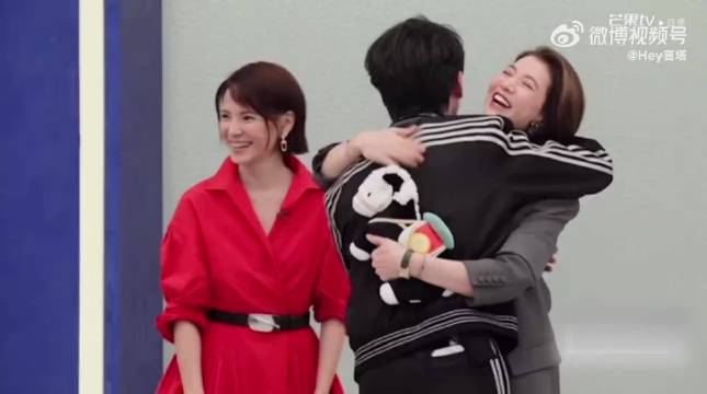 李心洁袁咏仪同框直播再现孤恋花回忆