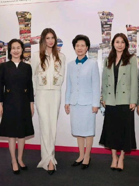 谷爱凌郭晶晶何超琼同框展现女性多元力量