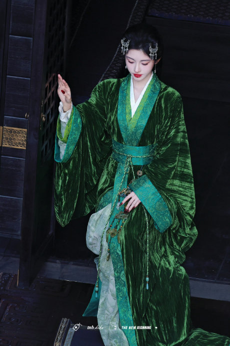 鞠婧祎为演好恶女角色“露芜衣”，在造型和表演上做了哪些突破？