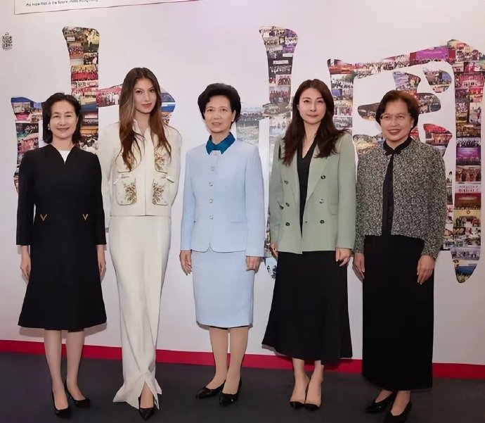 谷爱凌C位领衔，三代杰出女性同框诠释顶级气场与互助力量
