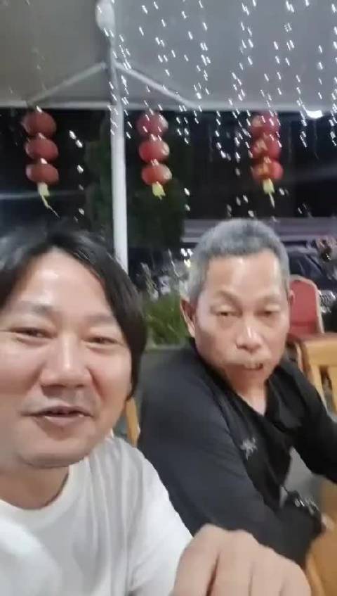 独家报道：张雪机车老总跟他师傅牙哥的趣事，两人一起吐槽哪吒汽车哈哈哈哈