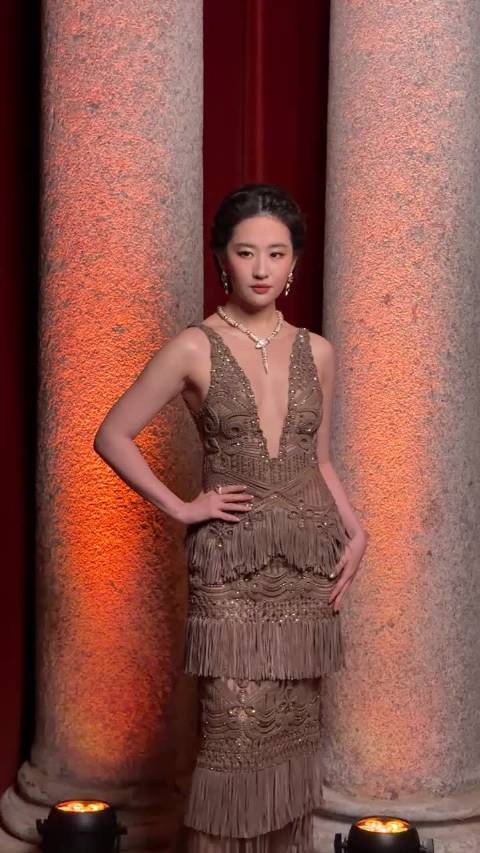 刘亦菲不结婚只因没当回事，36岁晒猫读书自在生活