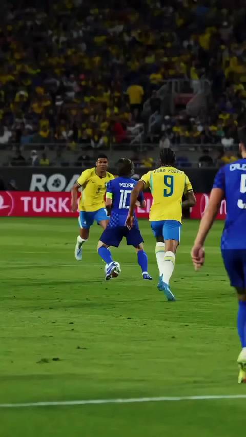 莫德里奇释然一笑告别昔日队友