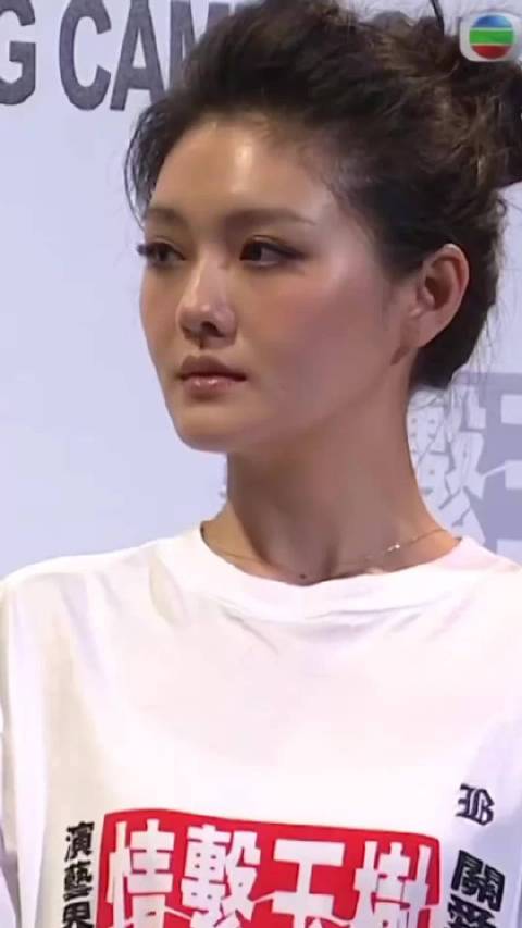 阿雅看大S毕业照落泪，回忆其巅峰期代言影视双丰收
