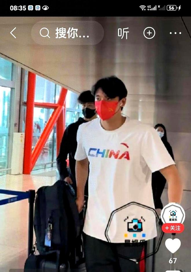 惊喜邂逅！汪顺徐嘉余潘展乐机场引发粉丝热潮