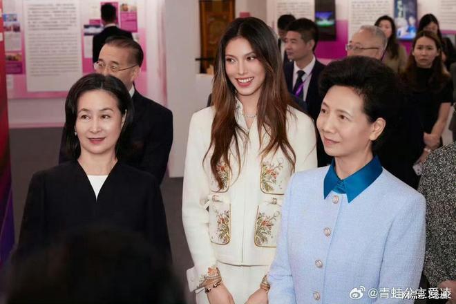 谷爱凌与郭晶晶何超琼合影！想当女子历史第一：别老问我退役问题