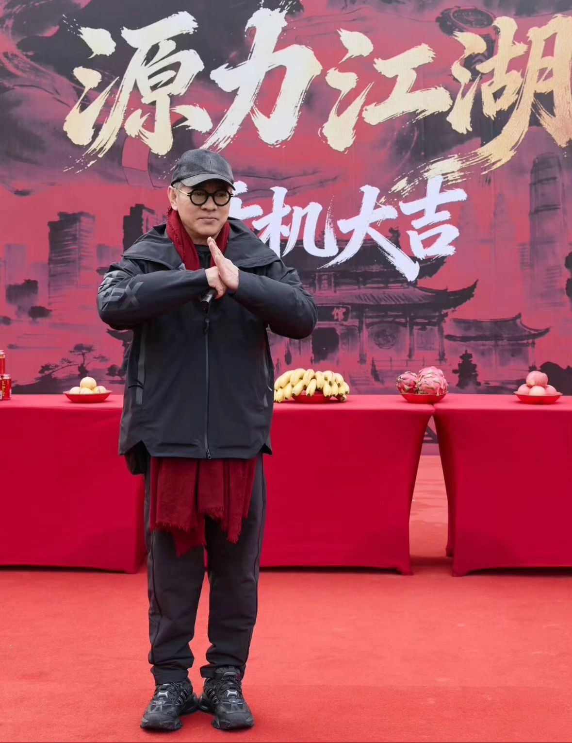 李连杰首度回应拍短剧:不是缺钱,是想给年轻人搭桥铺路