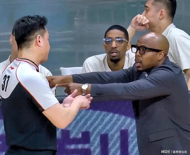 广州男篮93-77大胜辽宁，球员评分两满分三优秀