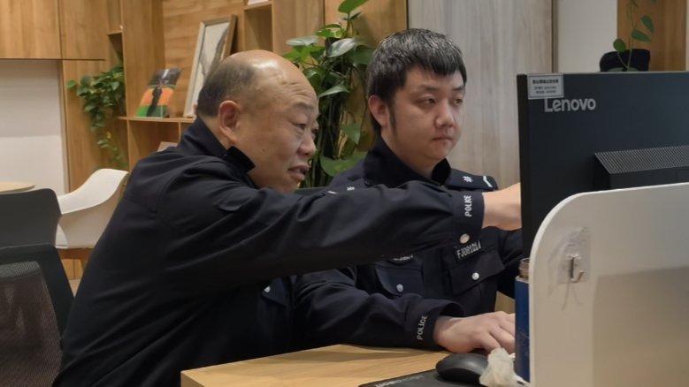 武汉青山：市民不慎遗失电动车钥匙，“国优民警”胡永鹏带着徒弟地毯式搜索寻回