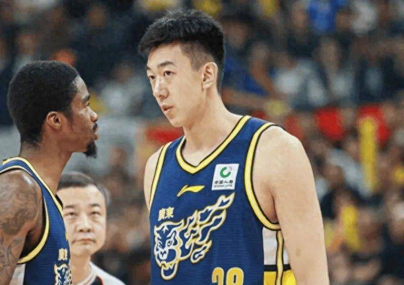 广东半场领先4分！王少杰百分百命中率，两外援全面支撑，防守底线大开，诺威尔半场狂砍21分，山西紧咬不放