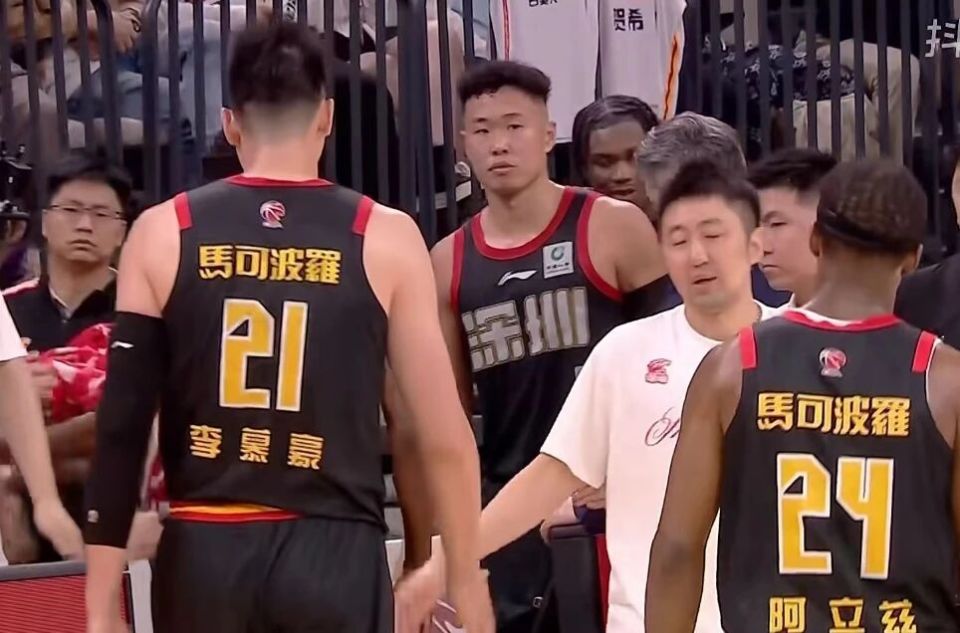 深圳男篮15分大胜广厦，王浩然32分贺西宁11+10，赵嘉仁20分胡金秋5分