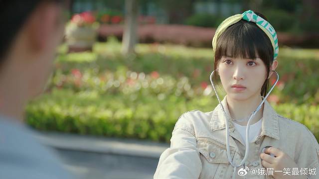 女学渣给学霸问诊，牵手测心跳试探爱意，下秒怂了