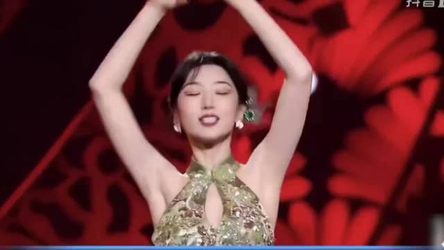 毛晓彤经历家庭情感挫折，仍以甜妹形象活跃荧屏