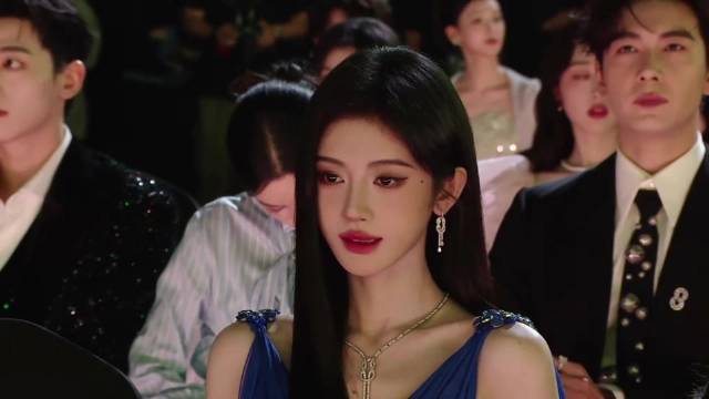 鞠婧祎宋祖儿赵露思同框，三大美女美到出尘，太权威了丨星光大赏