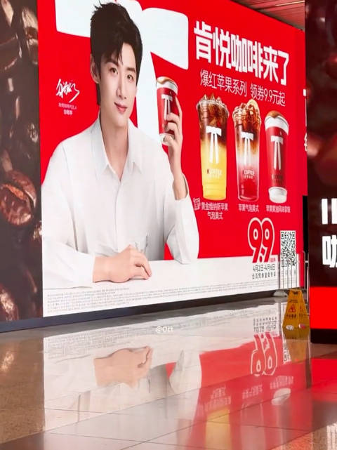 肯德基就这样默默的给白敬亭铺地广