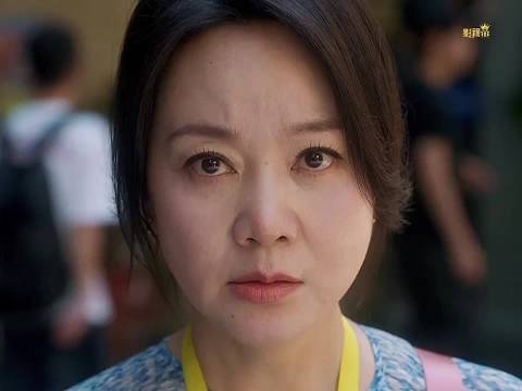 退休母亲华强北跑楼送外卖为儿还债