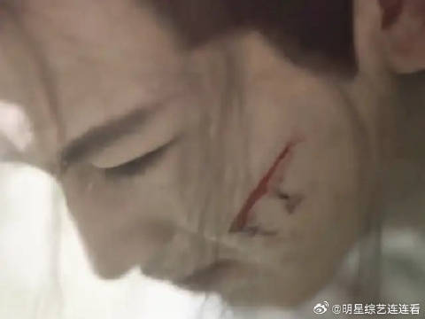 “我走进了你的世界，别怪我太耀眼”