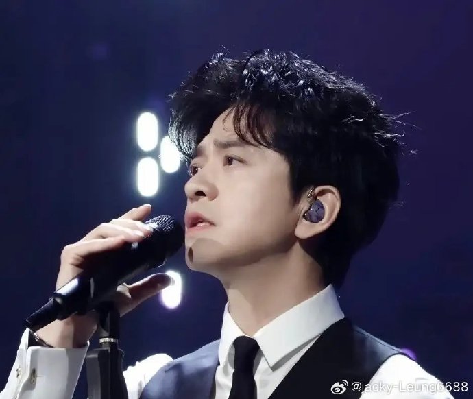 李健作为《传奇》原唱和创作者，在此次纠纷中扮演了什么角色？