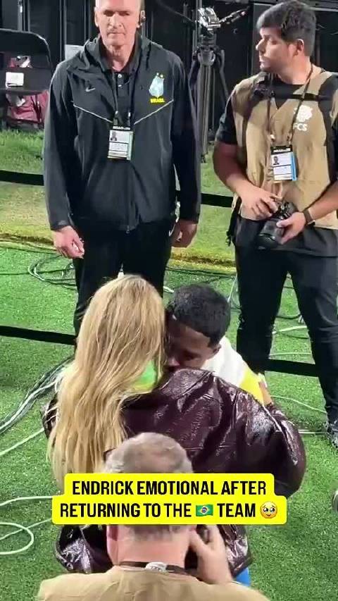 恩德里克重返巴西队，赛后激动得在妻子怀里落泪