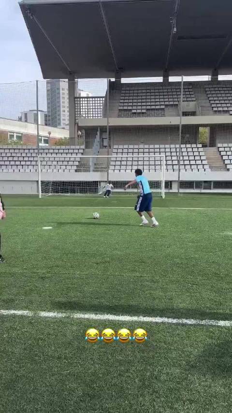 亚马尔弟弟