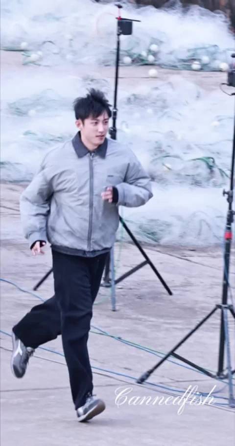 今天无意中看到一个哥的视频，好可爱呀！@Johnny黄景瑜 Cr 见视频