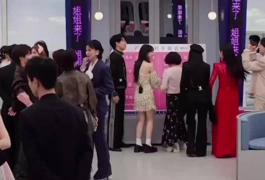 李小冉直言喜欢无剪辑直播，展现真实性格