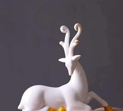 不管你开奔驰还是丰田,车内放这个平安鹿,高档奢华,寓意美好