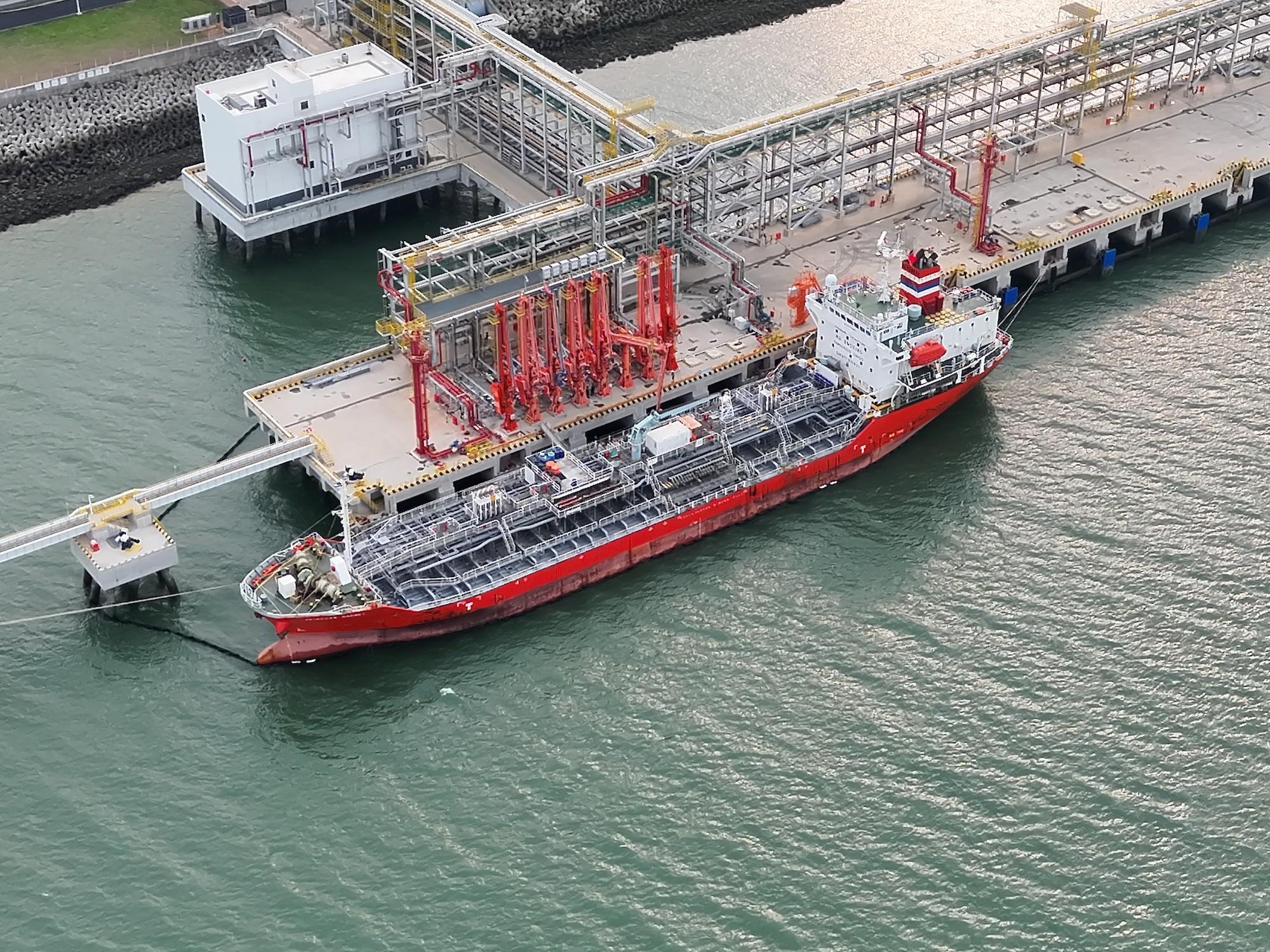 里程碑时刻！巴斯夫湛江一体化基地全面投产后首批货品出口