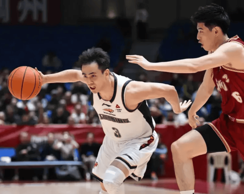 CBA官方：赵继伟生涯总抢断超越易建联来到CBA抢断榜第八位