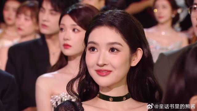 镜头怼脸看出谁是真美女！王玉雯超绝皮肤，碾压赵露思