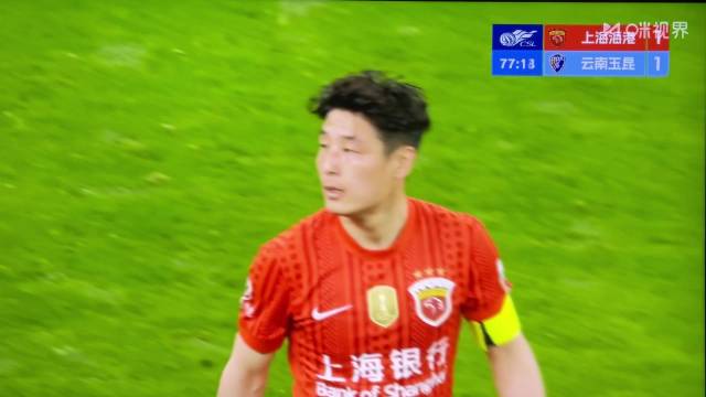 武球王超远距离推射空门，差了一丢丢