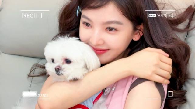 章若楠收工后坚持健身视频曝光