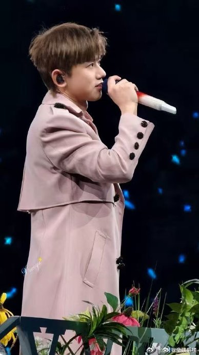 网友为何将这次喜人团队的演唱会团建称为“天花板”级别？